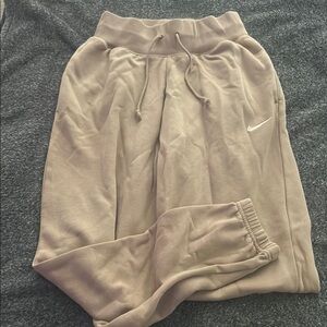Nike Tan Sweatpants Relaxed Fit Elastic Waistband (only wore a twice)